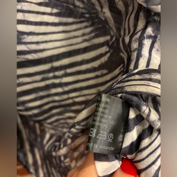 Eskandar (size 0) 100% Silk Blue Feather Abstract Print Silk Kaftan Poncho Top - Picture 6 of 6